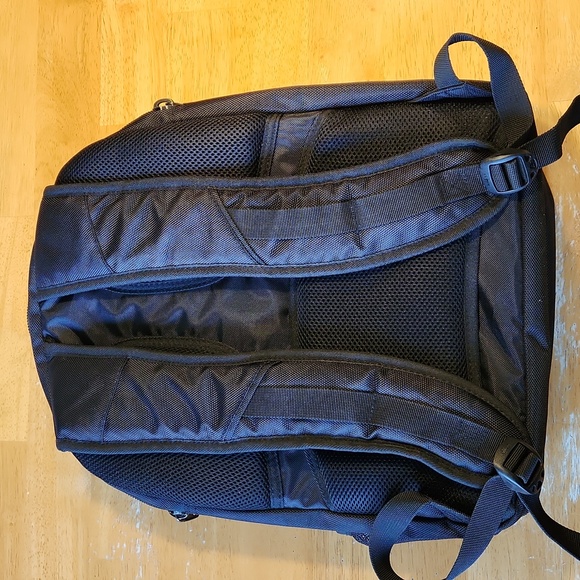 NWOT Kenneth Cole Reaction RTech 17" Check-Point Friendly Laptop Backpack - Picture 7 of 7